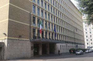 ROMA (ITALPRESS) - "I margini per la riduzione del rapporto debito/Pil si fanno molto stretti. E...