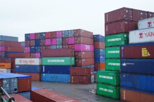 ROMA (ITALPRESS) - A dicembre 2019 l'Istat stima una flessione su base mensile delle esportazioni...