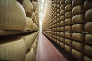REGGIO EMILIA (ITALPRESS) - "Il Consorzio del Parmigiano Reggiano accoglie con entusiasmo la notizia...