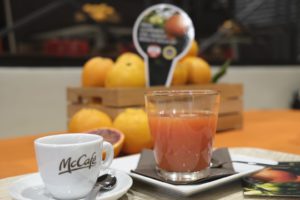 CATANIA (ITALPRESS) - Nei McDonald's arrivano le spremute di Arancia rossa di Sicilia Igp. La...