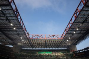 ROMA (ITALPRESS) - Cresce l'allarme coronavirus e saltano partite di calcio dalla serie A alla serie...