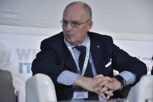 ROMA (ITALPRESS) - "Vogliamo evitare la pandemia. Dobbiamo evitare il secondo passaggio, al momento...