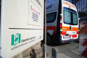 MILANO (ITALPRESS) - Sale a tre il bilancio delle vittime da Coronavirus in Italia. Il terzo decesso...