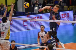 ROMA (ITALPRESS) - Il volley si ferma per tutta la settimana. La Fipav, congiuntamente alle due...