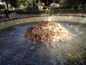 E' attiva nuovamente da ieri la fontana che si trova all'interno della storica Villa Garibaldi a...