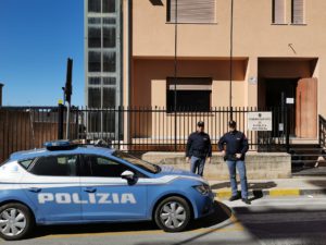 Denunciati due gestori di sale da ballo. Serrati controlli amministrativi della Polizia di Stato in provincia, nei riguardi di esercizi pubblici che, oltre ad esercitare l'attività di somministrazione di alimenti e bevande, svolgevano pubblici spettacoli e serate danzanti.