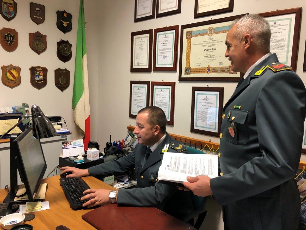 Percepiva il reddito di cittadinanza ma risiedeva all’estero, denunciato