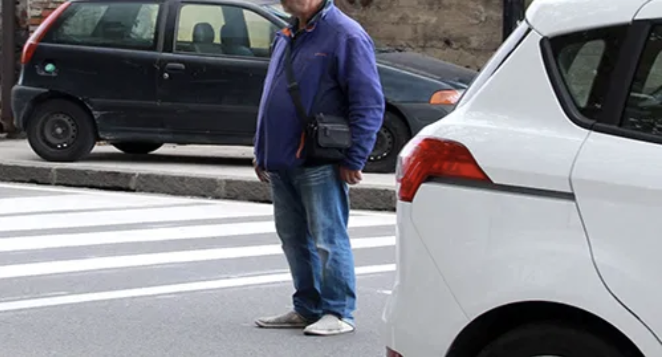 Posteggiatori abusivi con reddito di cittadinanza: denunciati in sette