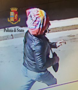 Rapine a supermercati e farmacie