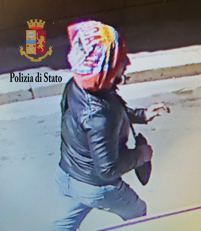 Rapine a supermercati e farmacie di Palermo, arrestato l’autore