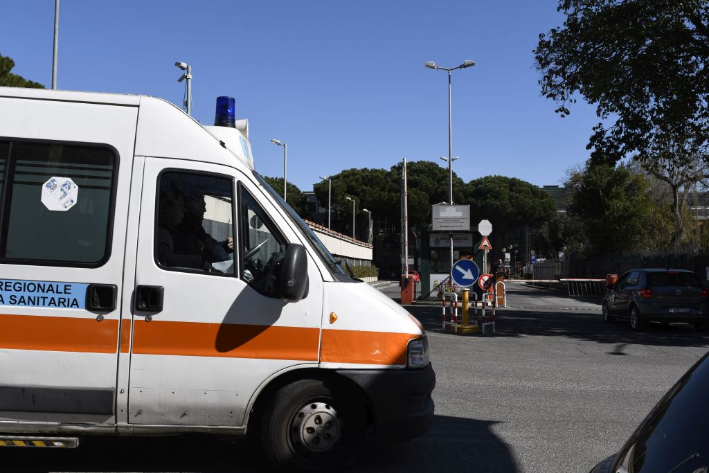 Coronavirus, poliziotto allo Spallanzani, positivi familiari