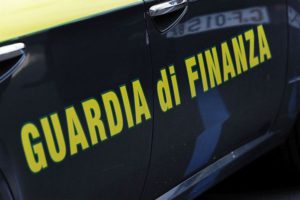 PAVIA (ITALPRESS) - La guardia di finanza di Pavia ha arrestato sei ventenni nelle province di Pavia...