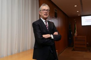 ROMA (ITALPRESS) - "Il commercio e' in ginocchio. Dopo il week end in cui i negozi delle catene...