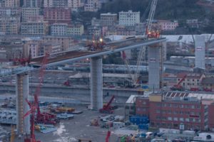 GENOVA (ITALPRESS) - Dopo il completamento delle pile dello scorso 18 febbraio, il nuovo Ponte di...