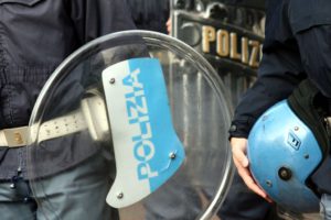 CATANZARO (ITALPRESS) - Associazione a delinquere finalizzata al favoreggiamento dell'immigrazione...