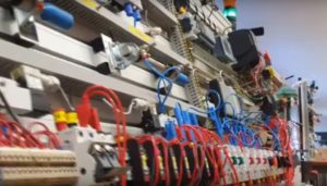 MILANO (ITALPRESS) - Un robot guida per persone ipovedenti, una mini-serra completamente...