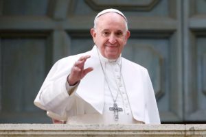ROMA (ITALPRESS) - Papa Francesco e' stato immortalato nel pomeriggio di domenica mentre...
