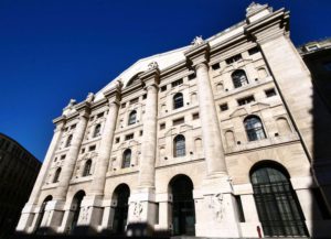 MILANO (ITALPRESS) - Piazza Affari chiude la seduta in deciso calo, al termine di una seduta che si...