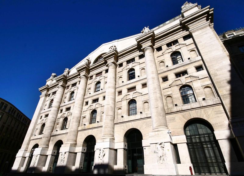 Piazza Affari chiude in deciso calo, Ftse Mib -6,10%