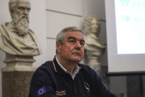 ROMA (ITALPRESS) - Al momento 23.073 persone risultano positive al coronavirus che causa il...