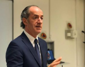 VENEZIA (ITALPRESS) - "La domenica tutto chiuso, restano aperte solo edicole, farmacie...