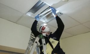 ROMA (ITALPRESS) - I tecnici ENGIE Italia in prima linea nelle strutture ospedaliere Covid-19. ENGIE...