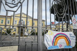 ROMA (ITALPRESS) - I pazienti Covid 19 positivi allo Spallanzani sono in totale 202: di questi, 25...