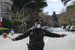 Non si fermano al posto di blocco Covid