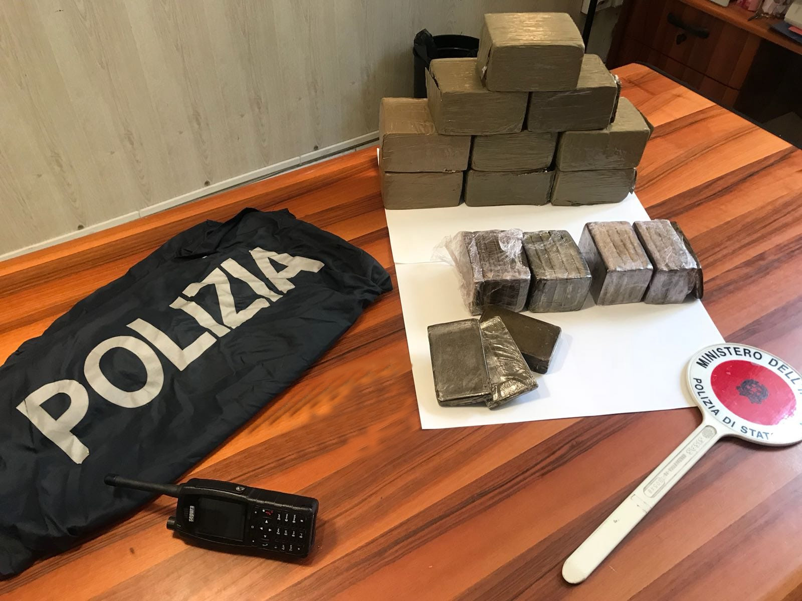 Hashish per 130mila euro nel trolley, arrestata una coppia palermitana