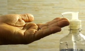 La GdF sequestra un lotto di gel disinfettante