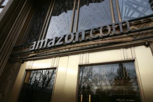 Amazon assume in Italia: posti di lavoro nei centri logistici, anche senza esperienza