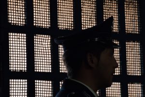 NAPOLI (ITALPRESS) - Oltre 150 detenuti hanno occupato una sezione del carcere di Santa Maria Capua...