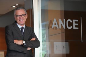 MILANO (ITALPRESS) - "Oggi lavorare in Italia e' estremamente difficile e questo rallenta le...