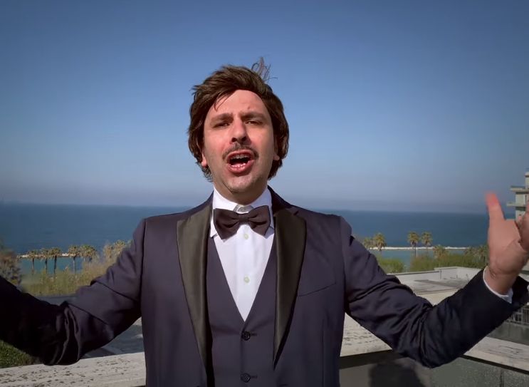 Zalone racconta la quarantena nel brano “L’immunita’ di gregge”