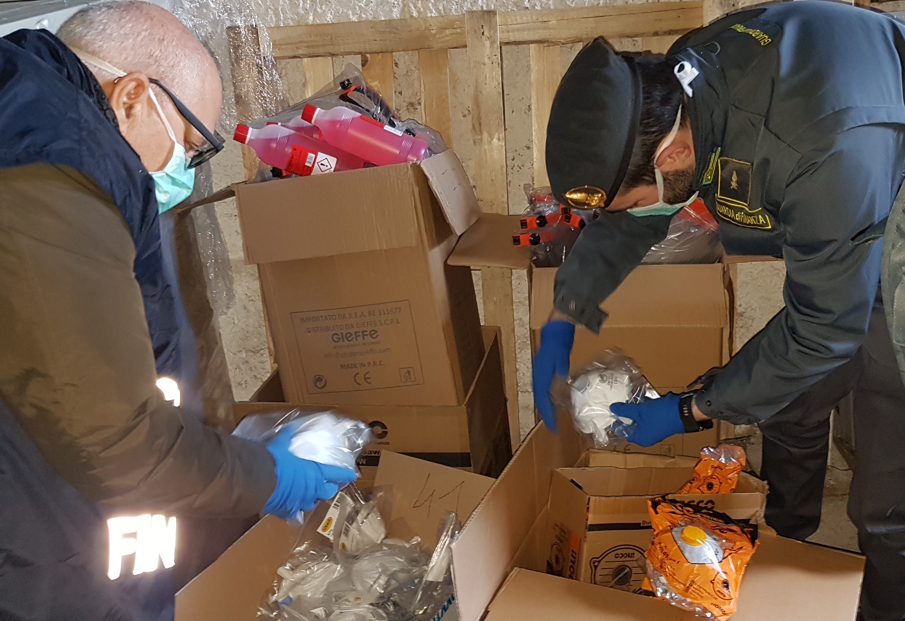 Sequestrati dispositivi di protezione non a norma nel palermitano