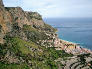 Monte Pellegrino. Prosegue senza sosta, con vari interventi di consolidamento e di mitigazione del...