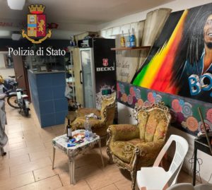 Ricercato scoperto in un locale abusivo