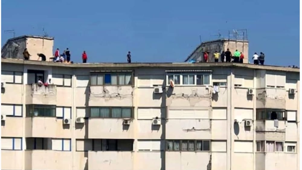 Grigliata collettiva sui tetti di Brancaccio, interviene la Polizia