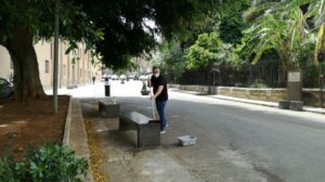 I cittadini ripuliscono l’area pedonale