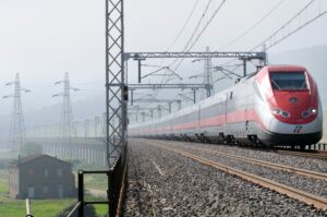 ROMA (ITALPRESS) - Sono disponibili nei sistemi di vendita di Trenitalia i biglietti del...