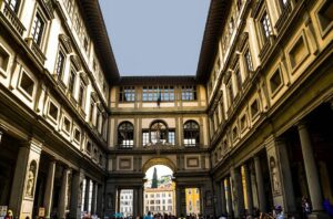 FIRENZE (ITALPRESS) - Gli Uffizi a Firenze riapriranno il 3 giugno prossimo con l'utilizzo del...