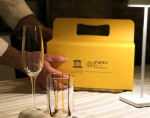 PARMA (ITALPRESS) - Per sostenere i ristoratori, con i loro dipendenti, Comune di Parma e Fondazione...