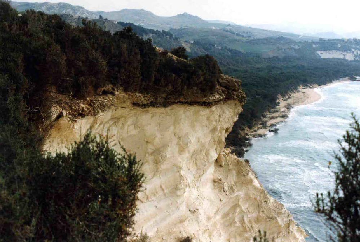 Dissesto idrogeologico a Cattolica Eraclea, si consolida il costone