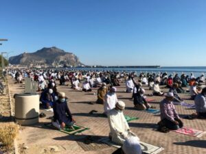 Fine del Ramadan. "Con la celebrazione di eid-al-fitr termina oggi il mese sacro del Ramadan.È un...