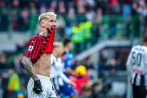 MILANO (ITALPRESS) - Brutta esperienza per Samu Castillejo. Il calciatore del Mian e' stato rapinato...