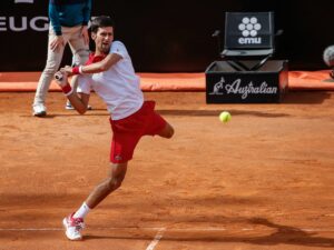 ROMA (ITALPRESS) - Novak Djokovic positivo al coronavirus. Il tennista serbo e' stato sottoposto a...