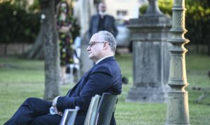 ROMA (ITALPRESS) - "Il governo presentera' al parlamento una nuova richiesta di scostamento, la cui...