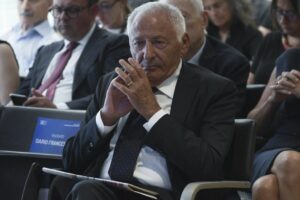ROMA (ITALPRESS) - Il presidente della Siae, Giulio Rapetti Mogol, esprime in una nota...