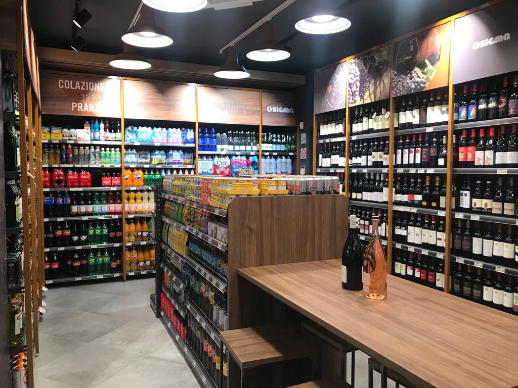 A Milano l’aperitivo adesso si fa anche al supermercato