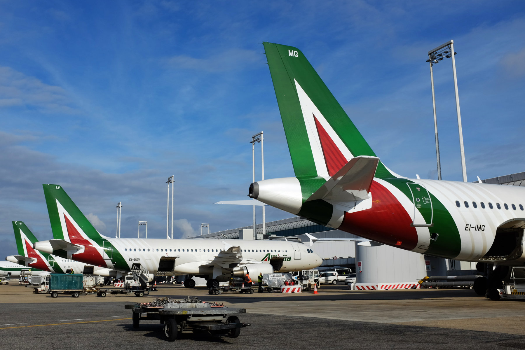 Alitalia aumenta i voli su Sicilia e Sardegna da Roma e Milano